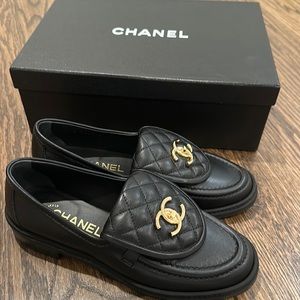 CHANEL Black Quilted Leather CC Logo Loafers